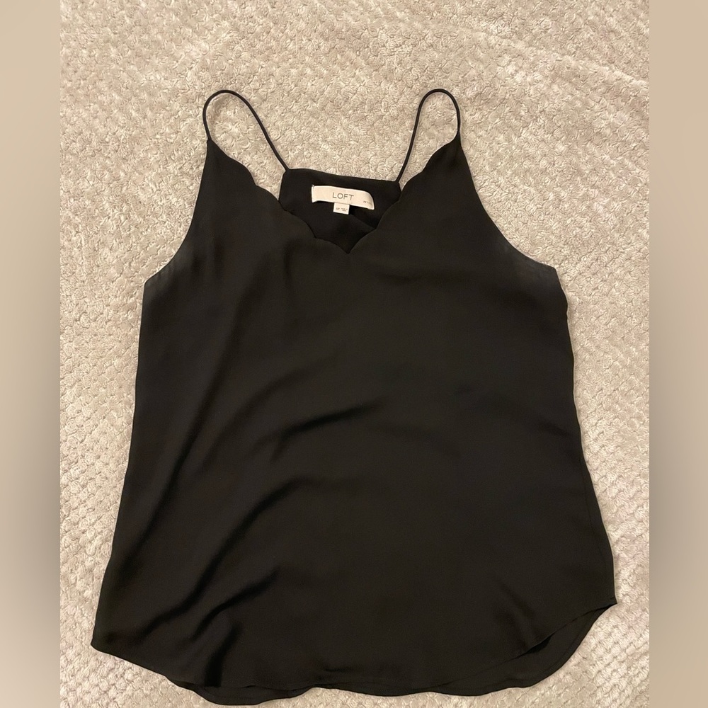 Ann Taylor LOFT scallop edge silky black camisole. Like new  SZ SM P